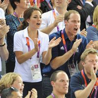 Los Duques de Cambrigde y el Príncipe Harry animando a los británicos en Londres 2012