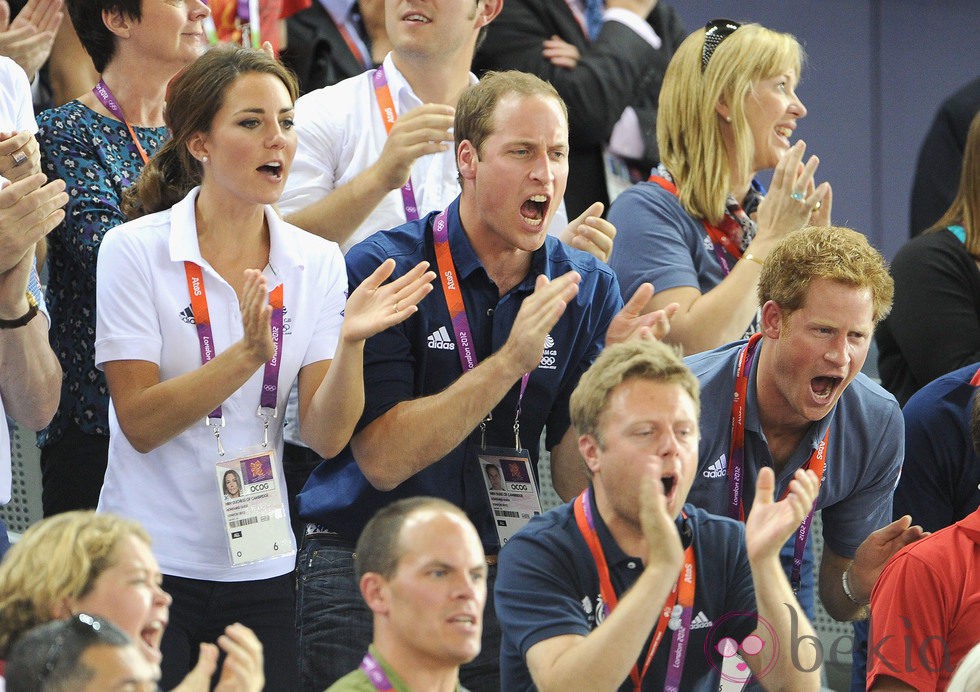 Los Duques de Cambrigde y el Príncipe Harry animando a los británicos en Londres 2012