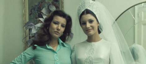 Belén Ordoñez con su hermana Carmina en una foto de 1973