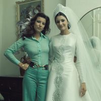 Belén Ordoñez con su hermana Carmina en una foto de 1973