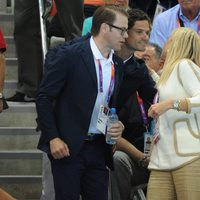 Daniel y Carlos Felipe de Suecia saludan a Guillermo y Máxima de Holanda en Londres 2012