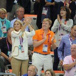 Guillermo y Máxima de Holanda en una competición de natación en Londres 2012