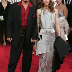 Johnny Depp y Vanessa Paradis en los Globos de Oro 2006