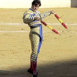 Fran Rivera con las banderillas en una corrida de toros en Marbella