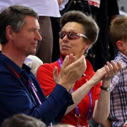 La Princesa Ana y Sir Timothy Laurence en una competición de Londres 2012