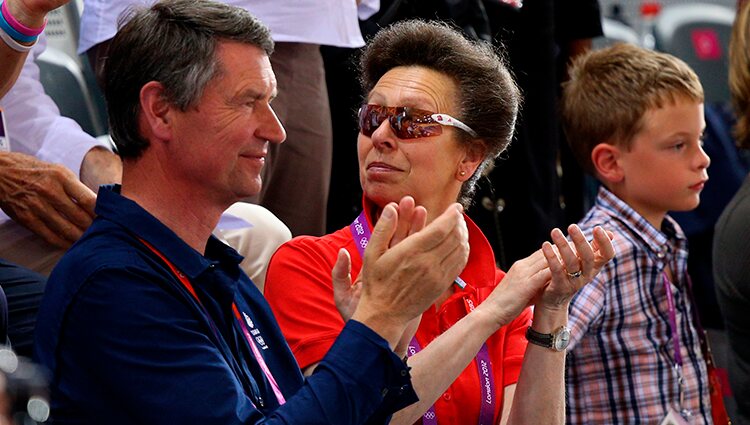 La Princesa Ana y Sir Timothy Laurence en una competición de Londres 2012