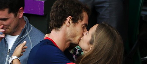 Andy Murray besa a su novia tras ganar en Londres 2012