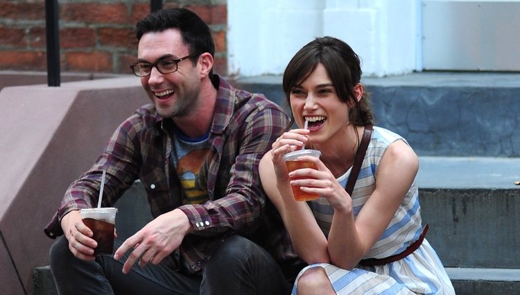 Adam Levine y Keira Knigthley en el rodaje de la película 'Can a song save your life?'