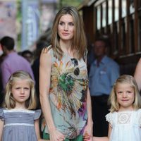 La Princesa Letizia y las Infantas Leonor y Sofía en el tren de Sóller en Mallorca