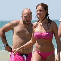 Kiko Rivera y Jessica Bueno, chapuzón en la playas de Cádiz