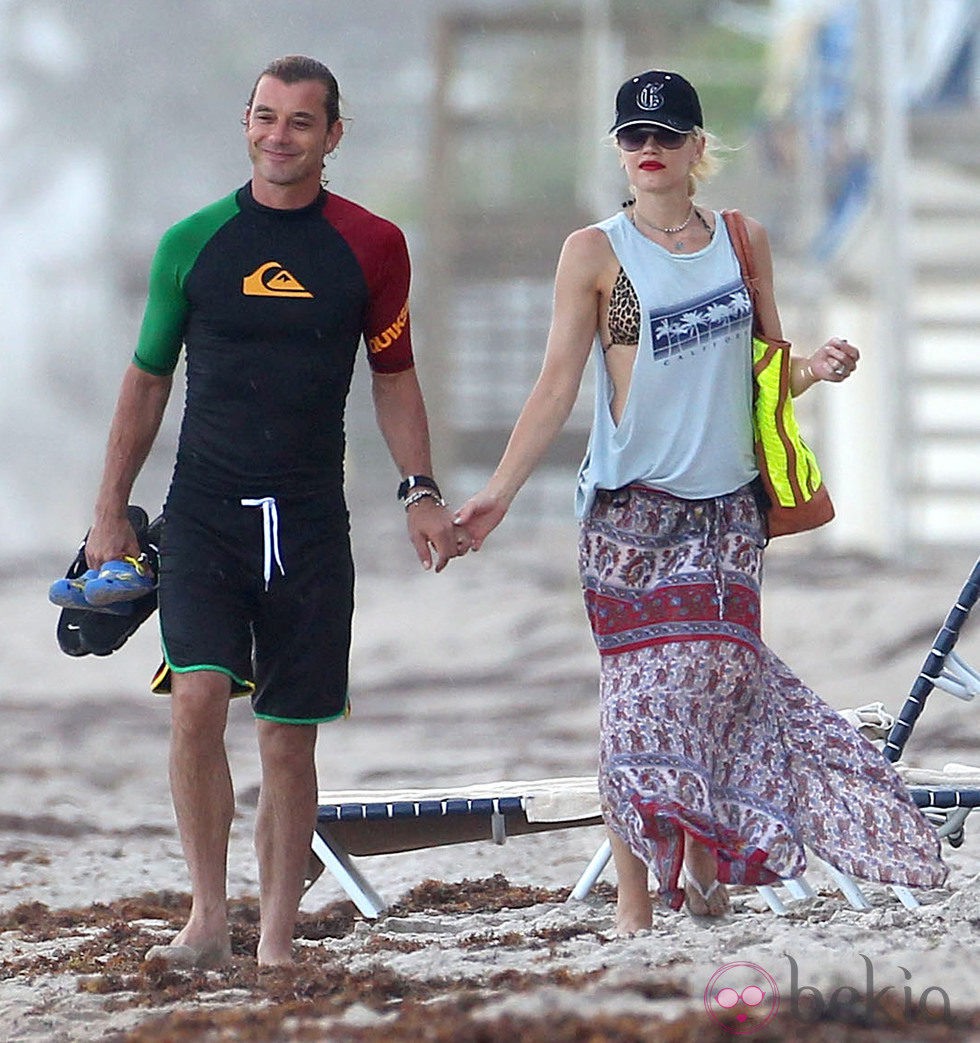 Gwen Stefani y su marido Gavin Rossdale en las playas de Miami