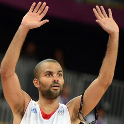 Tony Parker tras un partido de baloncesto de los Juegos Olímpicos de Londres 2012