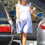 Reese Witherspoon con un look muy premamá