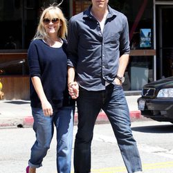 Reese Witherspoon pasea su tercer embarazo con su marido Jim Toth