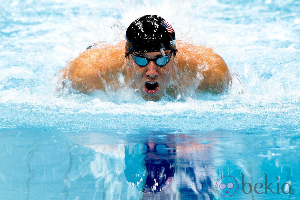 Michael Phelps nadando