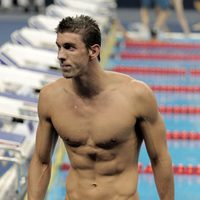 Michael Phelps con el torso desnudo