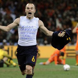 Andrés Iniesta rinde homenaje a Dani Jarque en la final del Mundial de Sudáfrica 2010