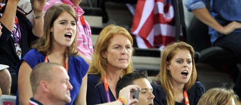 Sarah Ferguson y las Princesas de York viendo ciclismo en pista en Londres 2012