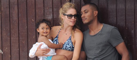 Doutzen Kroes con su marido Sunnery James y su hijo Phyllon en Miami