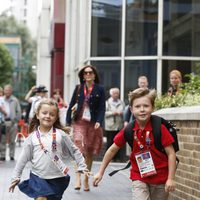 Christian e Isabel de Dinamarca corren para llegar a una recepción en Londres 2012