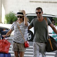 Patricia Conde y Carlos Seguí en el aeropuerto de Palma de Mallorca