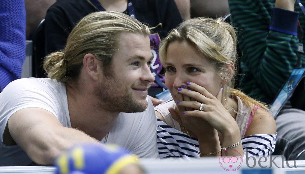 Elsa Pataky y Chris Hemsworth comparten confidencias en las gradas de Londres 2012