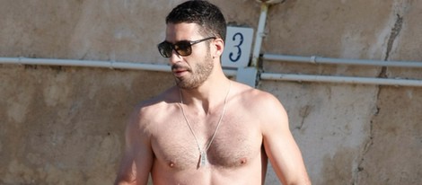 Miguel Ángel Silvestre en bañador