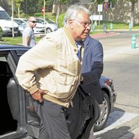 Felipe González a su llegada al tanatorio para despedir a Sancho Gracia