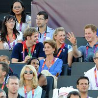 Jason Kenny, Laura Trott, el Príncipe Harry y Constantine Louloudis en Londres 2012