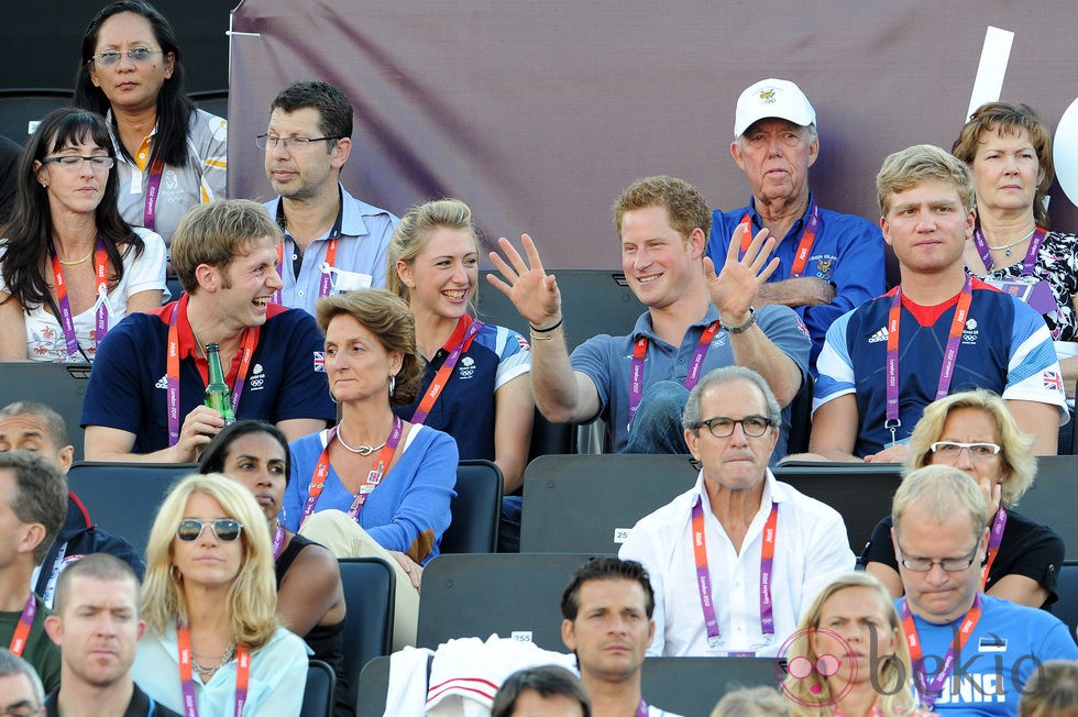 Jason Kenny, Laura Trott, el Príncipe Harry y Constantine Louloudis en Londres 2012