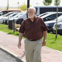 Fernando Chinarro a su llegada al tanatorio para despedirse de Sancho Gracia