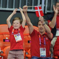 Christian y Federico de Dinamarca animan con una bandera en Londres 2012