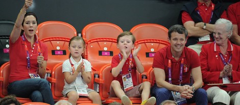 La Reina de Dinamarca, los Príncipes Federico y Mary y sus hijos en Londres 2012