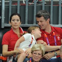 La Princesa Isabel muy cariñosa con Federico de Dinamarca en Londres 2012