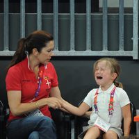 La Princesa Isabel llora desconsolada ante Mary de Dinamarca en Londres 2012