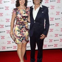 Ronnie Wood y Sally Humphreys en la cena benéfica Fashion for Relief 