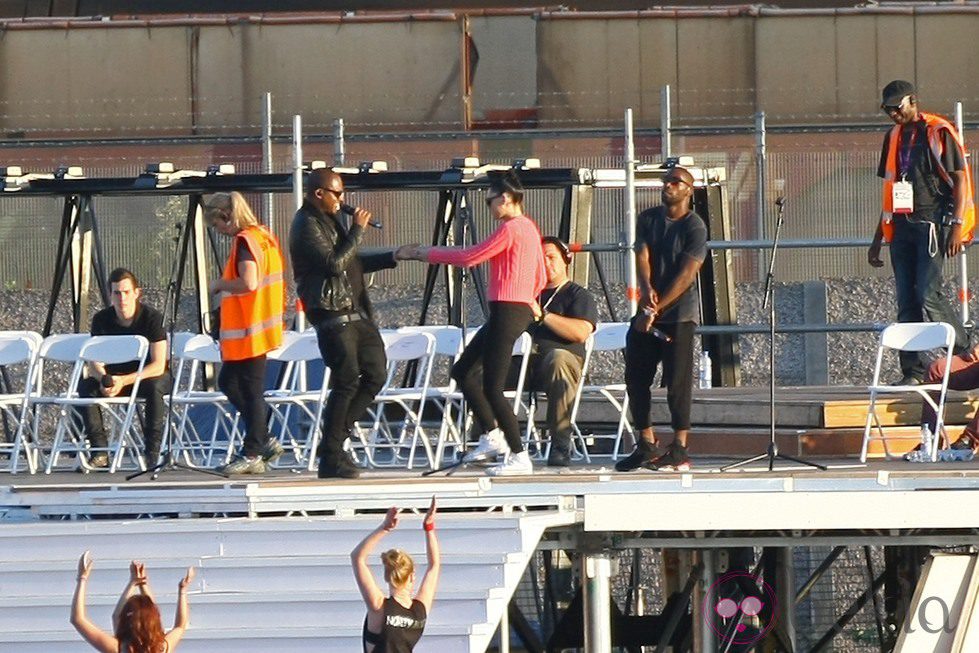 Taio Cruz y Jessie J durante el ensayo de la ceremonia de clausura de los Juegos Olímpicos de Londres 2012