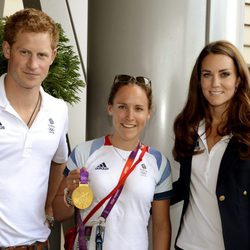 El Príncipe Harry y Kate Middleton con Sophie Hosking en Londres 2012