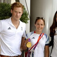 El Príncipe Harry y Kate Middleton con Sophie Hosking en Londres 2012