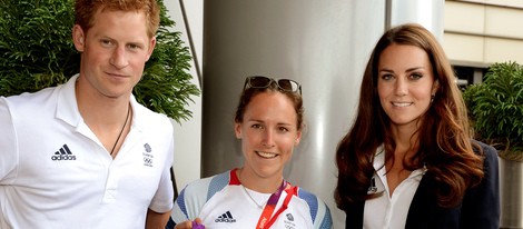 El Príncipe Harry y Kate Middleton con Sophie Hosking en Londres 2012