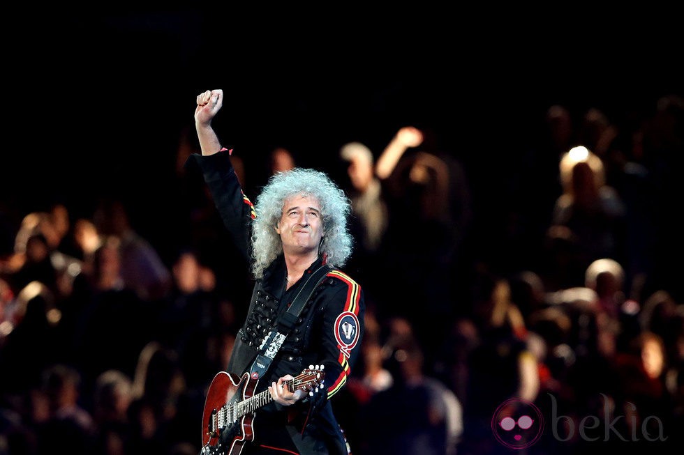 Brian May de Queen en la clausura de los Juegos Olímpicos