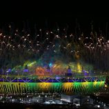 Fuegos artificiales saludan a Río 2016 durante la clausura de Londres 2012