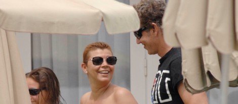 Terelu Campos y su novio Carlos Pombo disfrutan de sus vacaciones en Marbella