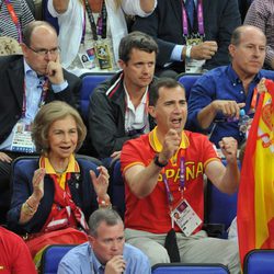 La Reina, los Príncipes e Irene de Grecia animando a España en Londres 2012