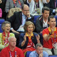 La Reina, los Príncipes e Irene de Grecia animando a España en Londres 2012