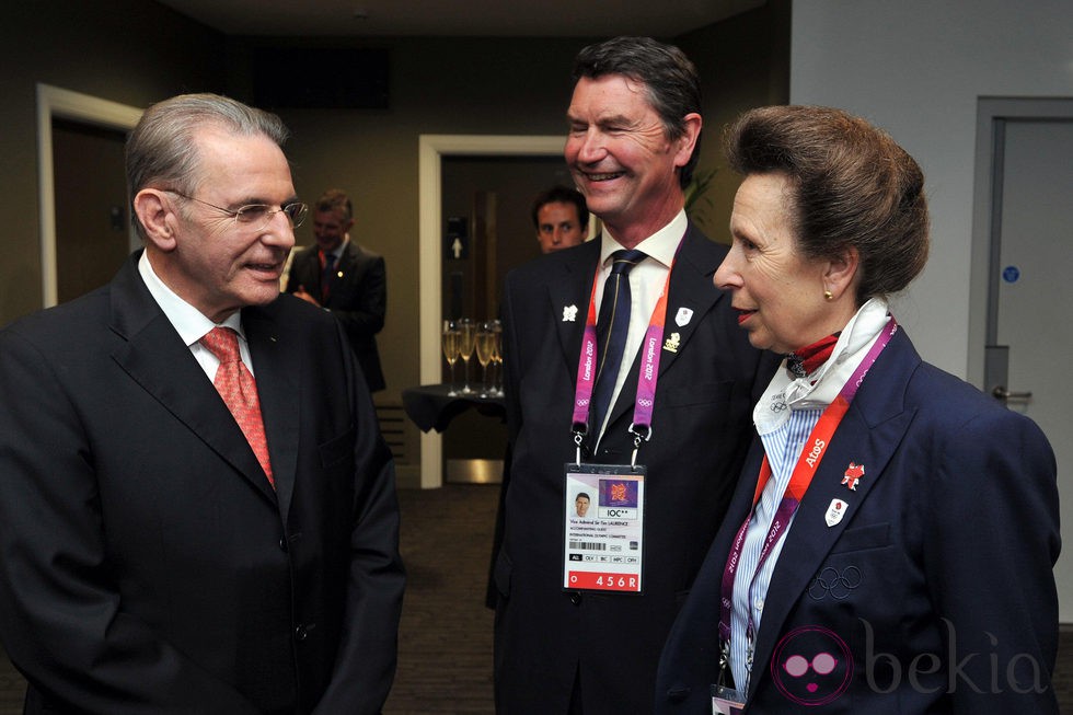 La Princesa Ana y Sir Timothy Laurence con Jacques Rogge en la clausura de Londres 2012