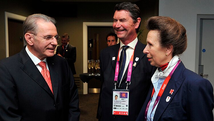 La Princesa Ana y Sir Timothy Laurence con Jacques Rogge en la clausura de Londres 2012