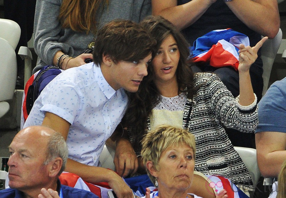 Louis Tomlinson y su novia Eleanor Calder en Londres 2012