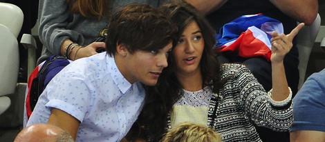 Louis Tomlinson y su novia Eleanor Calder en Londres 2012