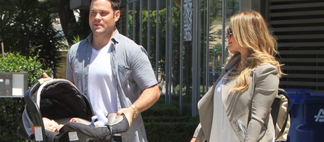 Hilary Duff y Mike Comrie con su hijo Luca